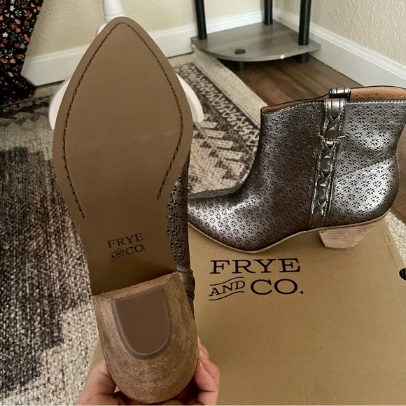 NWT Frye and Co. Women's Gunmetal Leather Maley Ankle Boot Size 8.5 - Picture 9 of 10